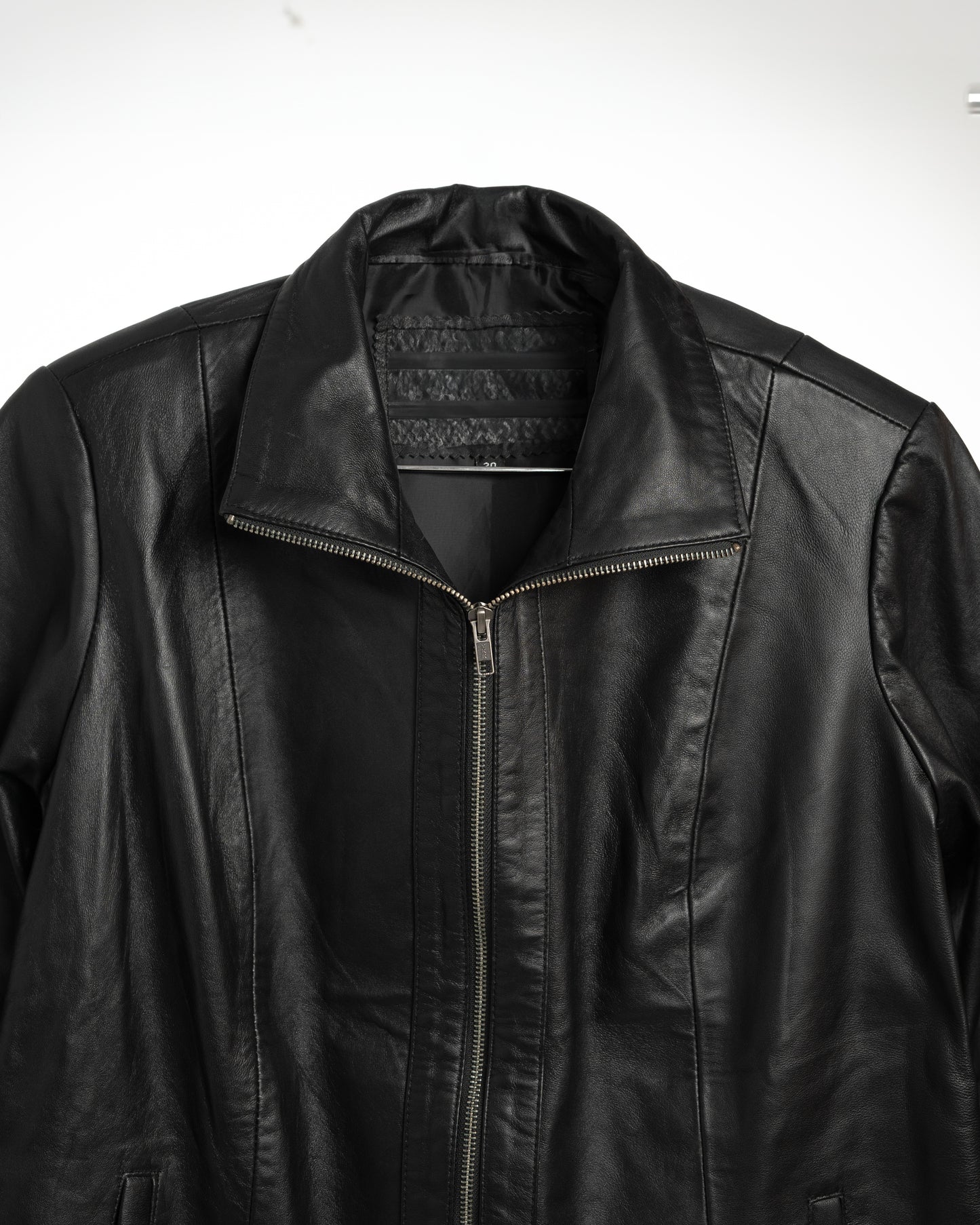 Classic Black Leather Jacket – Timeless Style & Premium Comfort