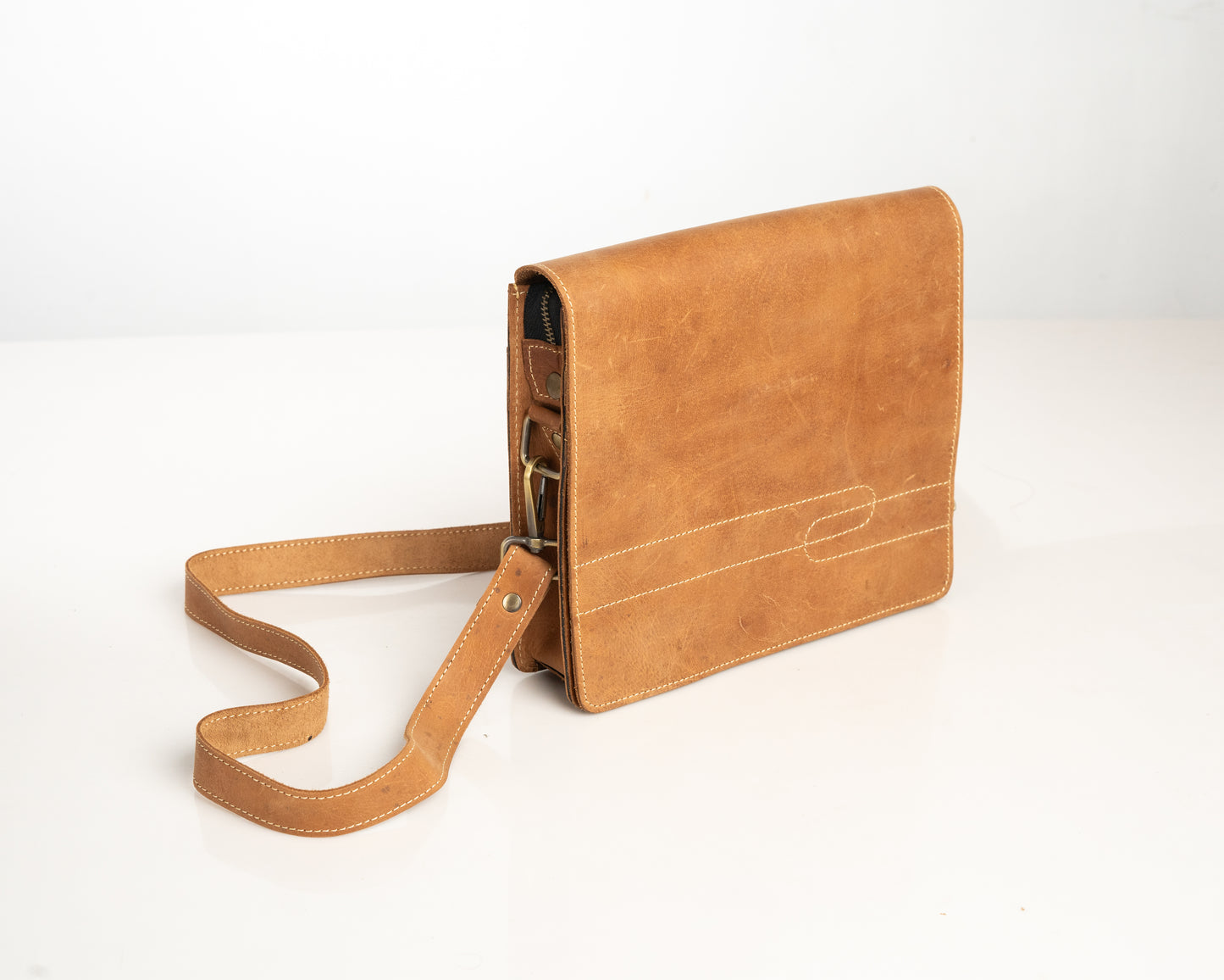 Handcrafted Tan Leather Crossbody Satchel – Slim & Stylish Everyday Bag