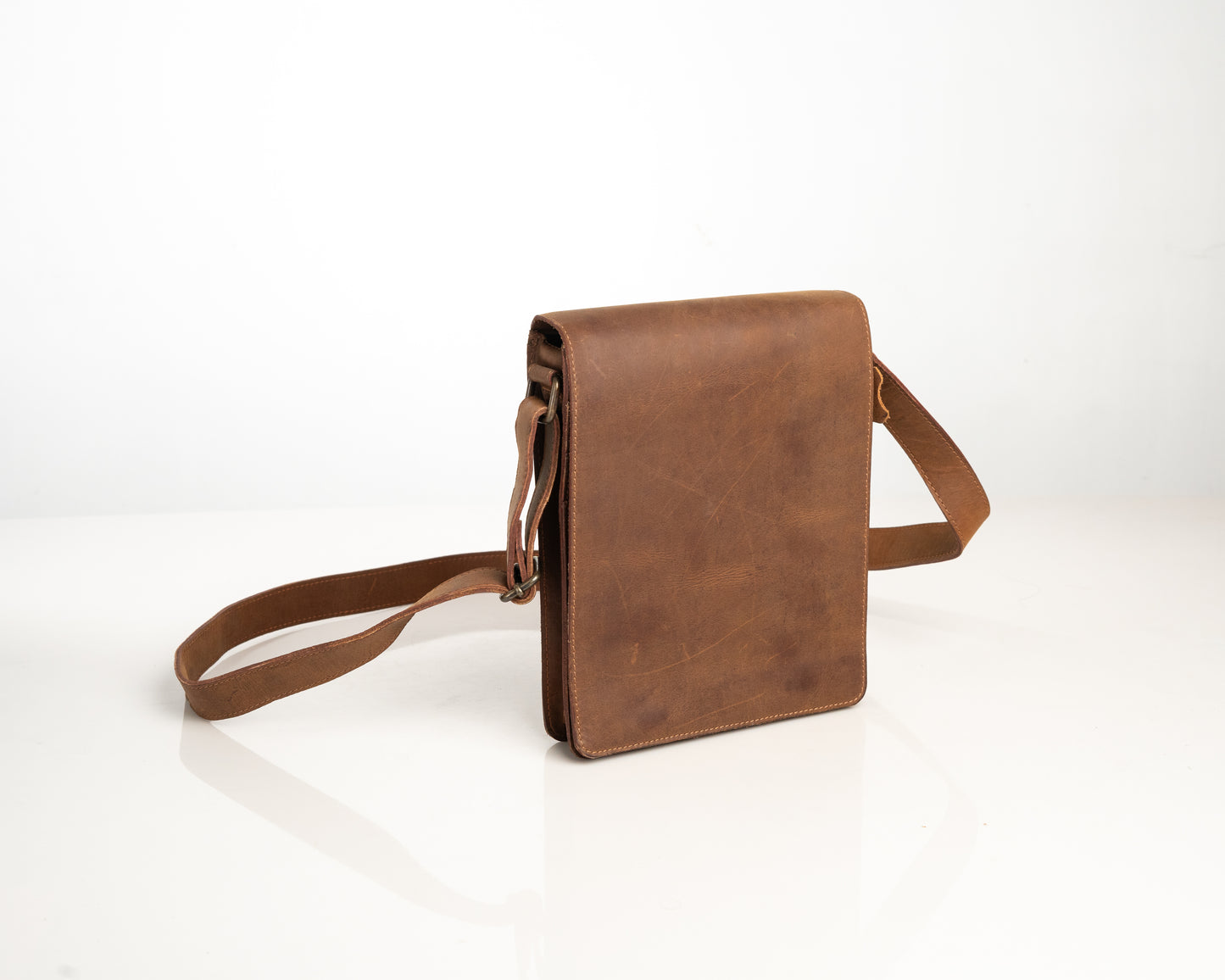 Minimalist Leather Crossbody Bag – Classic Vintage Brown