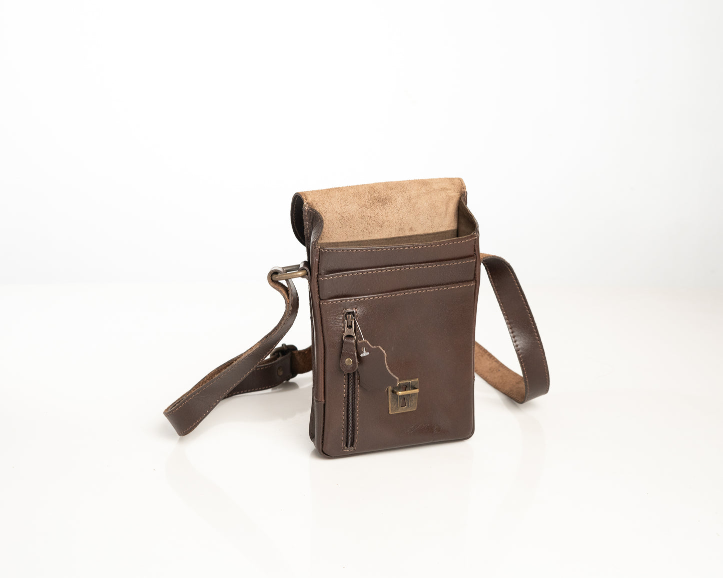 Classic Brown Leather Crossbody Bag – Vintage Style & Practical Design