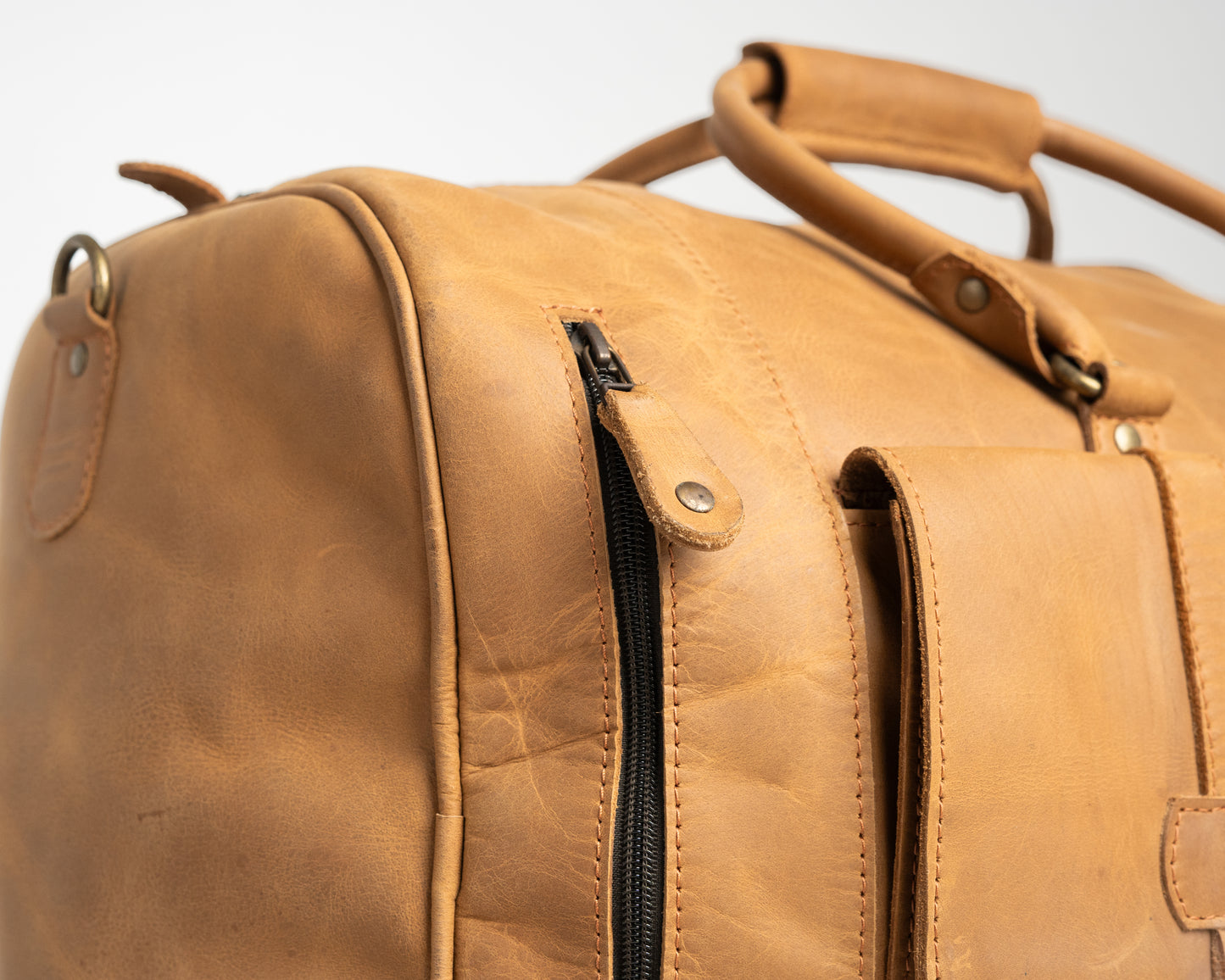 Premium Large Leather Duffel Bag – Classic Tan