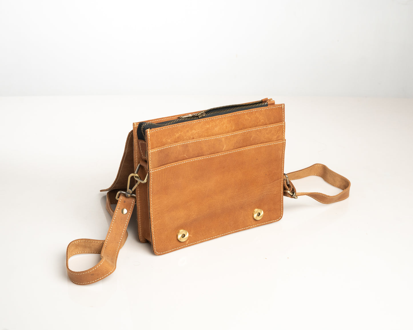Handcrafted Tan Leather Crossbody Satchel – Slim & Stylish Everyday Bag