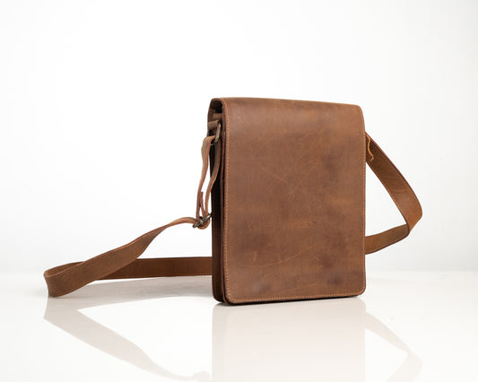 Minimalist Leather Crossbody Bag – Classic Vintage Brown
