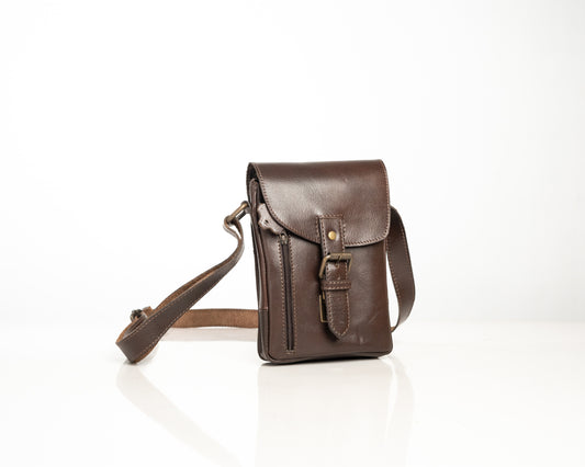 Classic Brown Leather Crossbody Bag – Vintage Style & Practical Design
