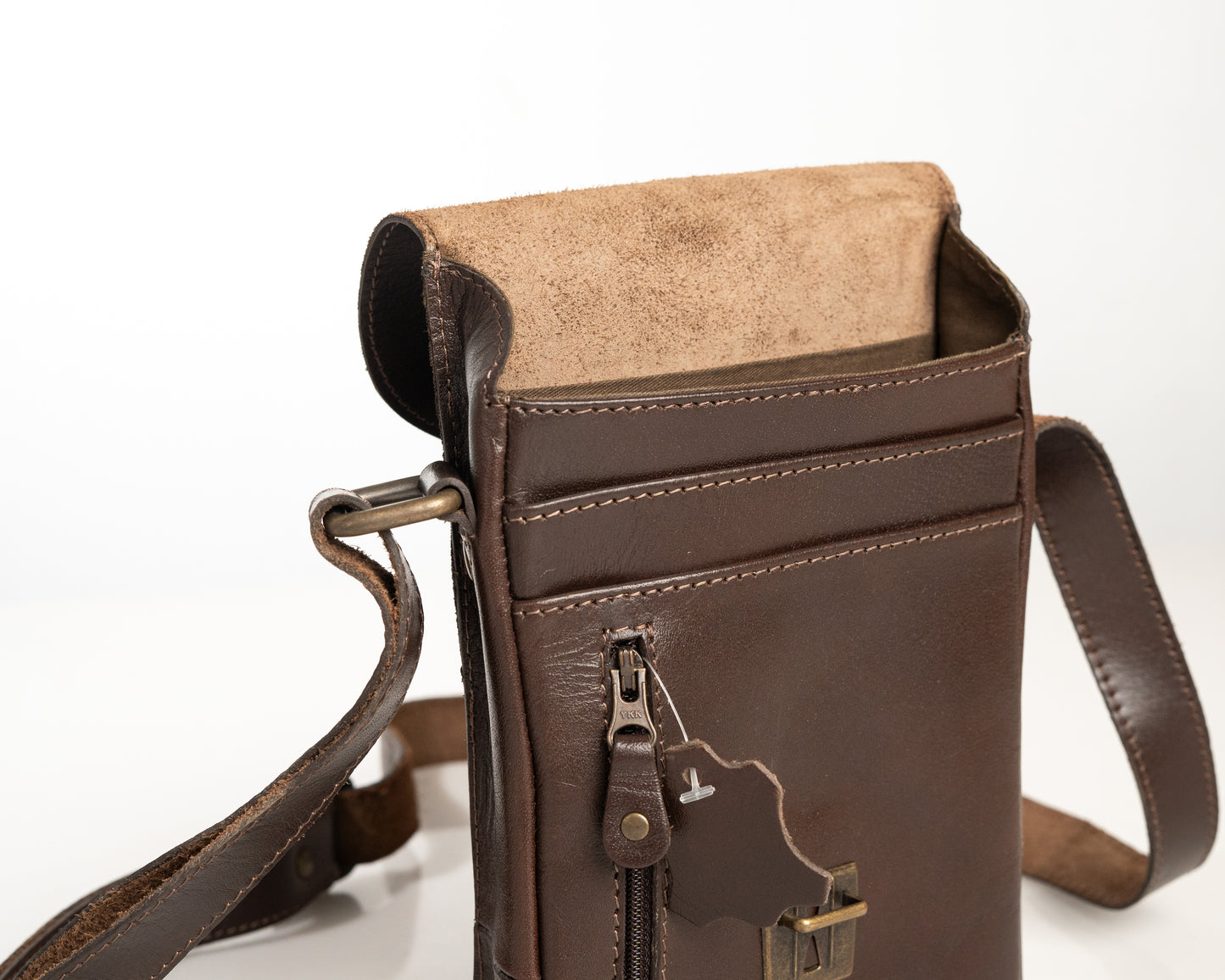Classic Brown Leather Crossbody Bag – Vintage Style & Practical Design
