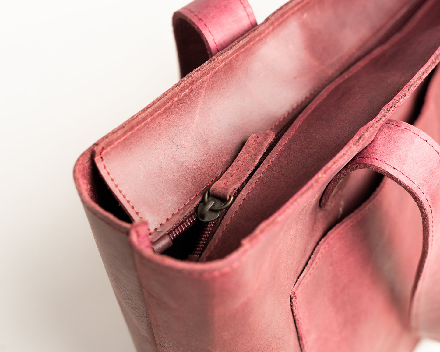 Elegant Burgundy Leather Tote Bag – Timeless Style & Durable Craftsmanship