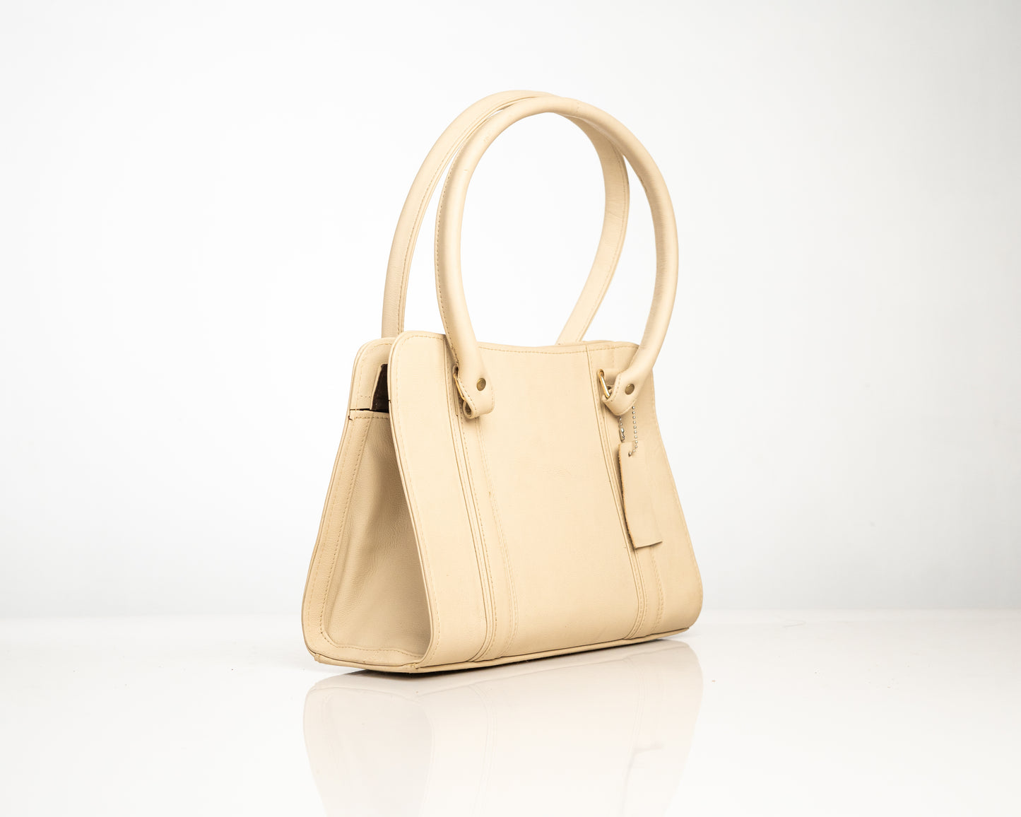 Classic Beige Structured Handbag – Elegant Everyday Leather Tote